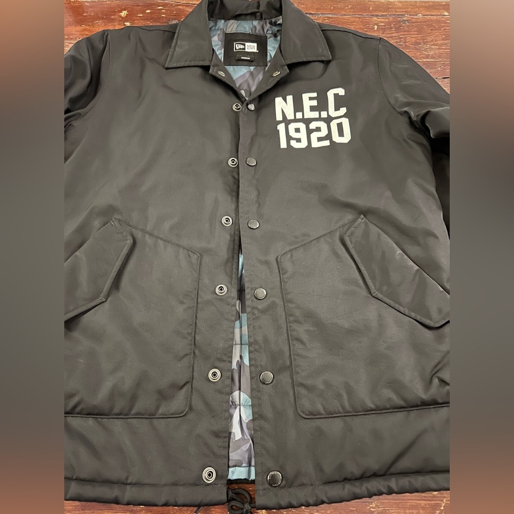 New Era Coach Jacket With Draw String - Picture 5 of 11